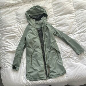 Lululemon green rain jacket - size 6